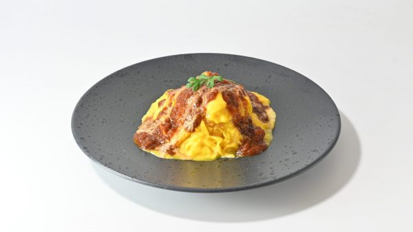 デミグラスソースのオムライス<br>ミニサラダ付き