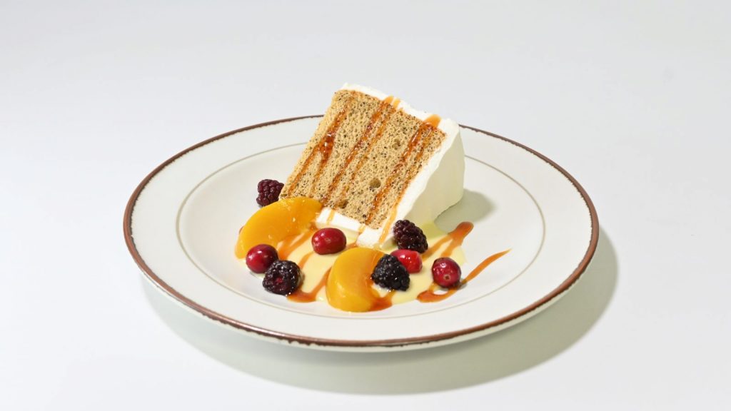 紅茶シフォンケーキとフルーツプレート