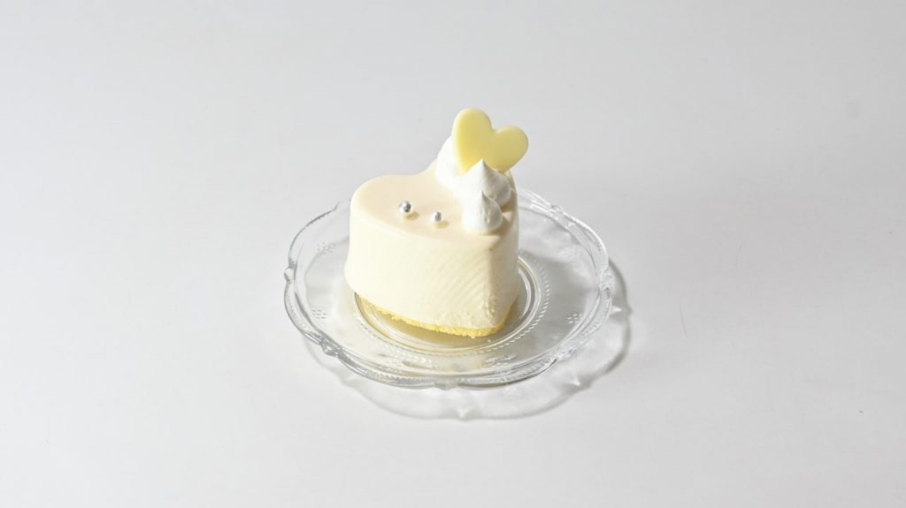 ハートのホワイトレアチーズケーキ